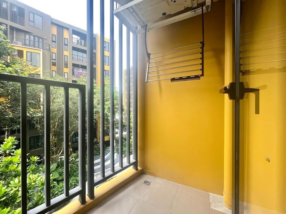The Base - New Studio Great Location, Shared Pool