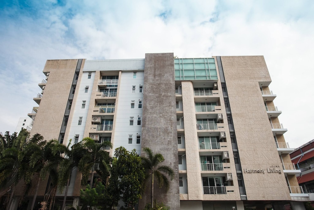 3C - 2 Bedroom Downtown Apartment With Shared Pool