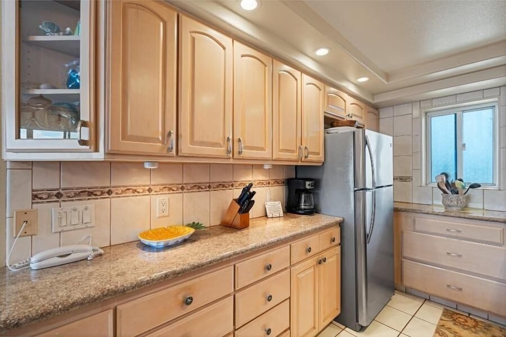 Menehune Shores, #609 2 Bedroom Condo