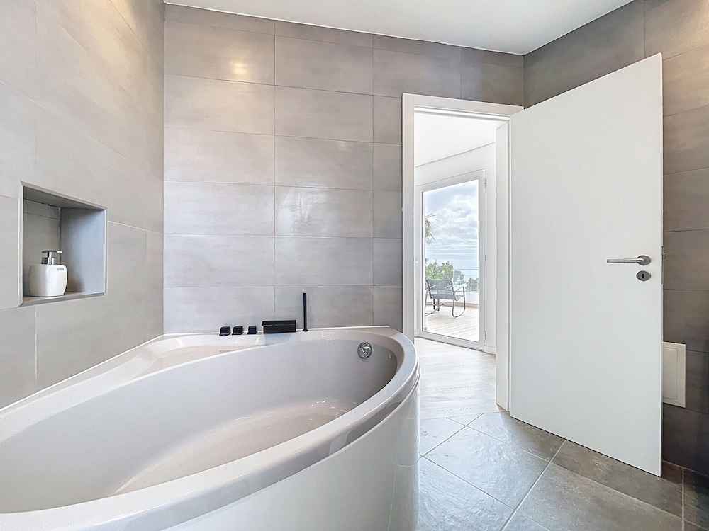Breeze House 1 by Atlantic Holiday