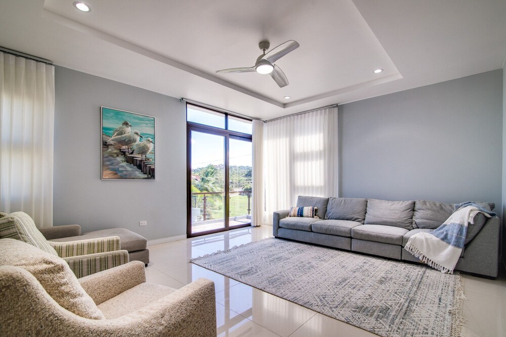 Luxury Oceanfront Villa Fully Staffed Pool Jacuzzi Movie Theatre