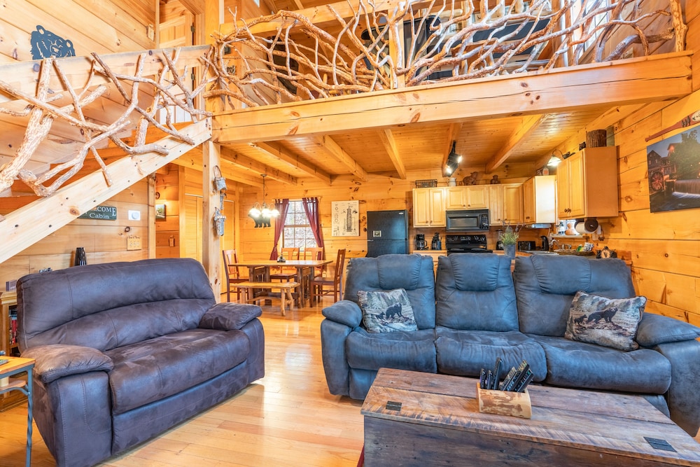 Moonshine Ridge Cabin with Hot Tub and Fire Pit view 3