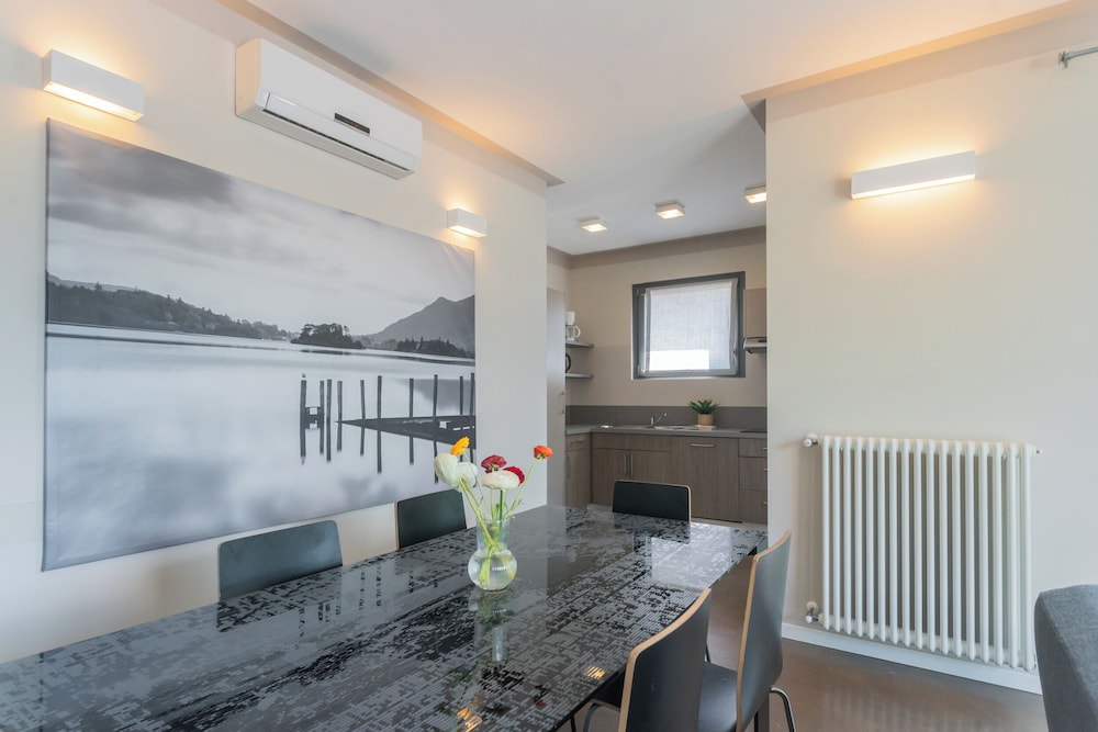 Mulino Vista Lake by Rent all Como