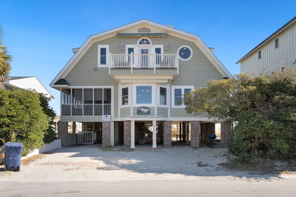 Laughin Place 7 Bedroom Home by Peace Vacations