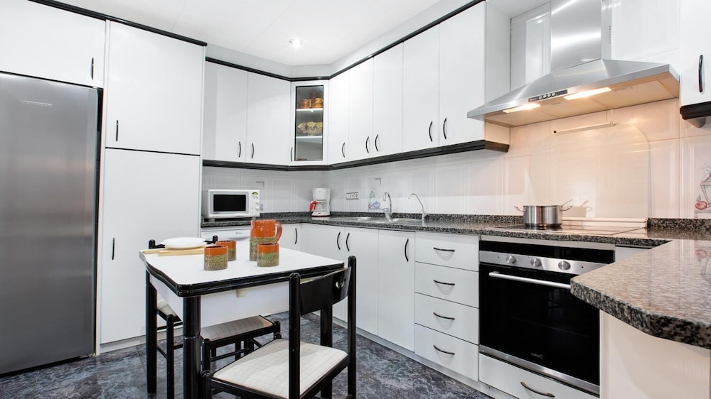 Vila Maer in Blanes With 5 Bedrooms and 2 Bathrooms