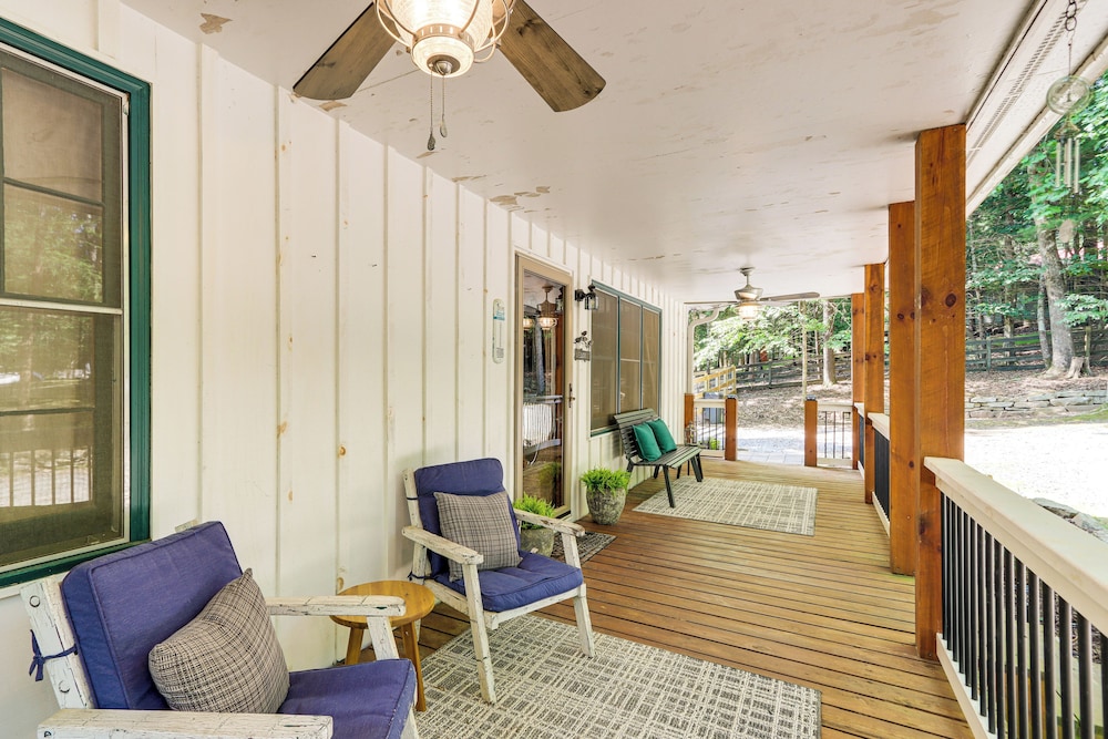 Cozy Ellijay Cabin: Hot Tub, Yard, & Resort Access