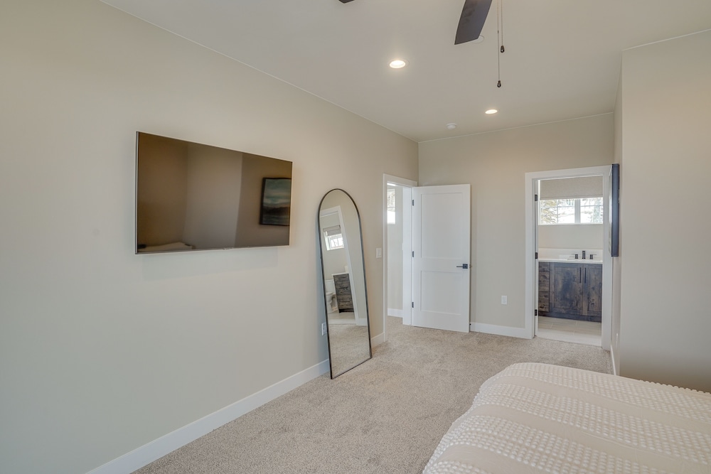 Spacious Utah Escape w/ Balcony & Mountain Views! view 2