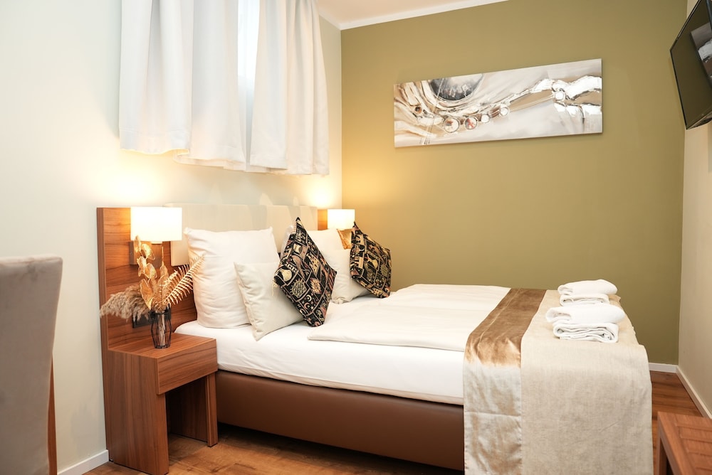 Frankfurt Vacations - Hotel Attache - Property Image 91