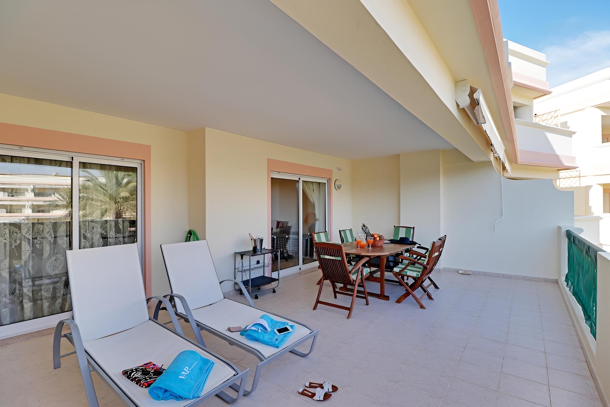 Carob Tree in Vilamoura view 3