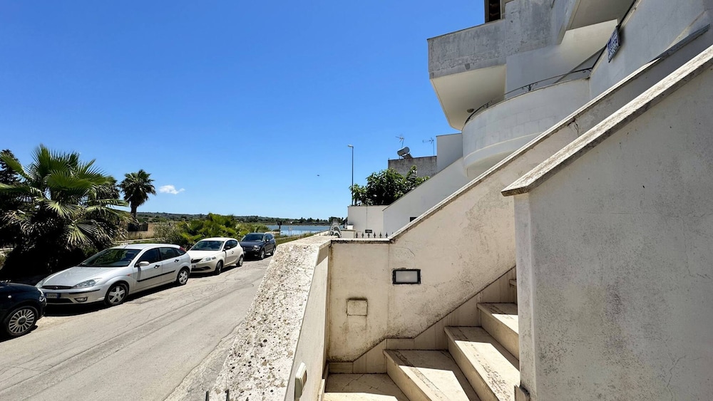 App Lungolago 3 Places Near the Beach