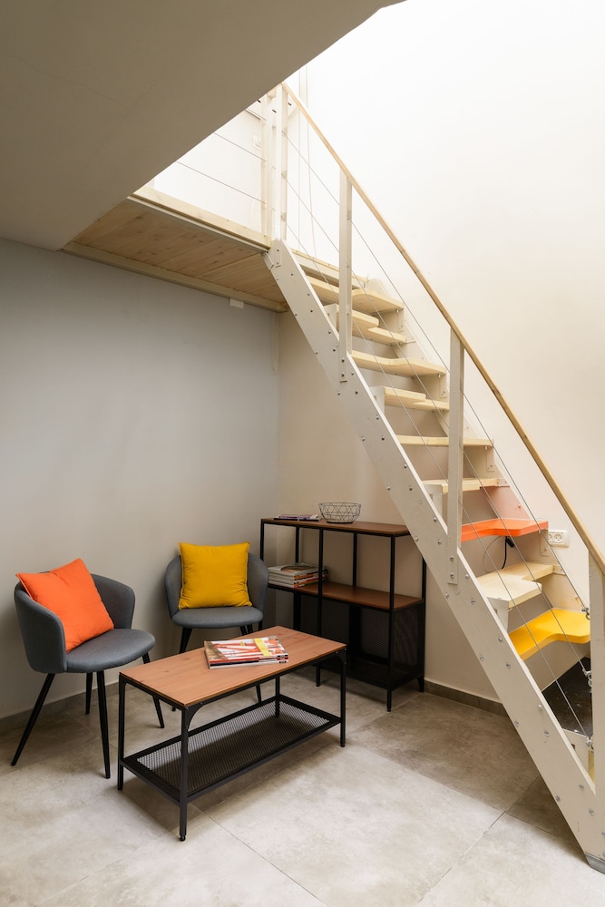 Duplex Lively Neighborhood by FeelHome