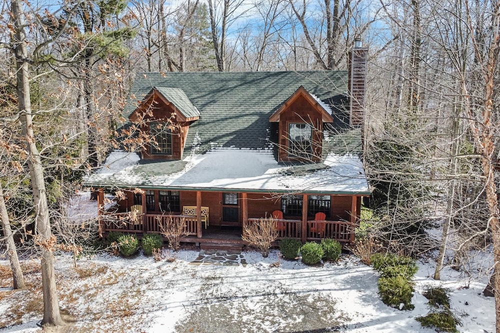 Timber Nest Goshorn Lake Dock, Pool, Town HOT Tub!