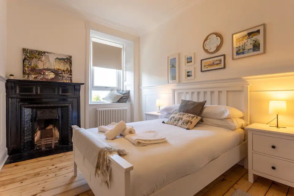 Brand New 1 Bedroom Apartment Right Beside Arthur's Seat view 3