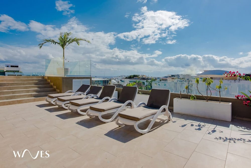 1 Rec Steps From the Beach Rooftop Pool