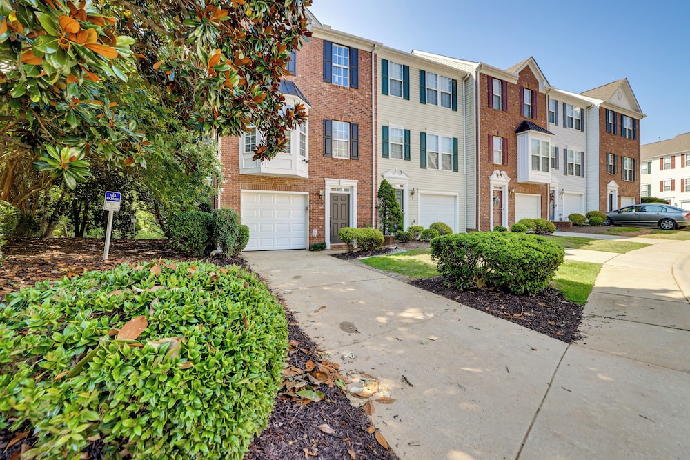 Playroom & Home Office: Family Retreat in Mauldin!