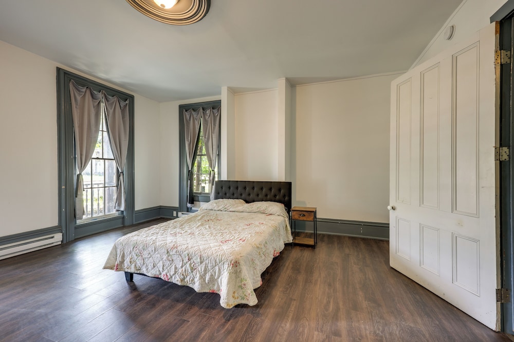 Walk to Town: Bath Apt Near Keuka Lake Wine Trail