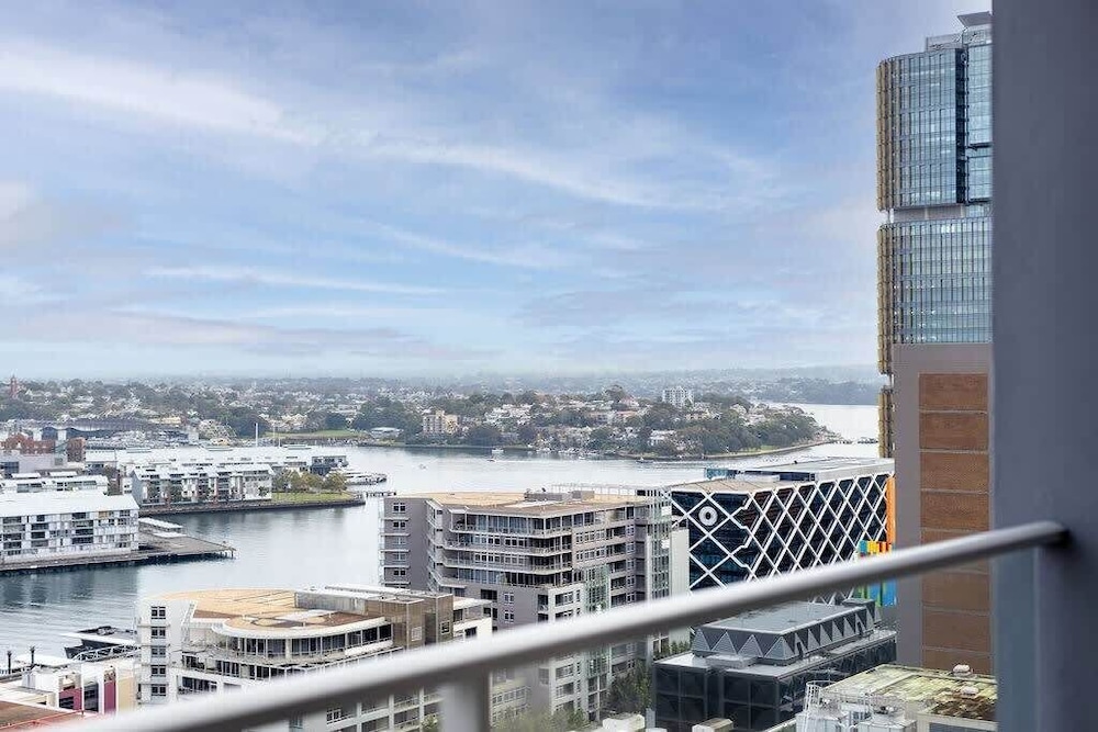 A Comfy & Spacious 2BR Apt Harbour View