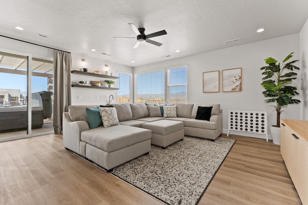 Red Desert Oasis 5 Bedroom Home