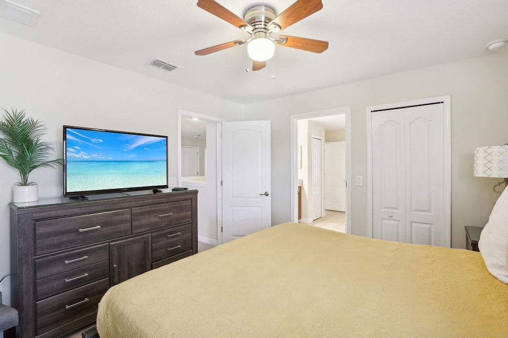 Modern 8BR Home With Private Pool and hot tub