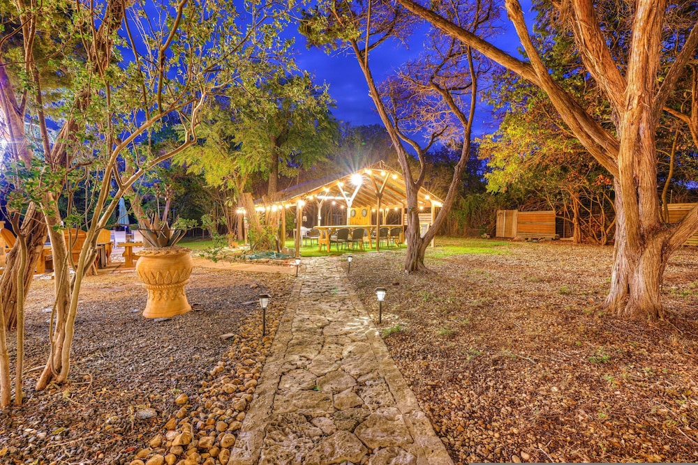 Terracotta Oasis - Wimberley for 30 Guests