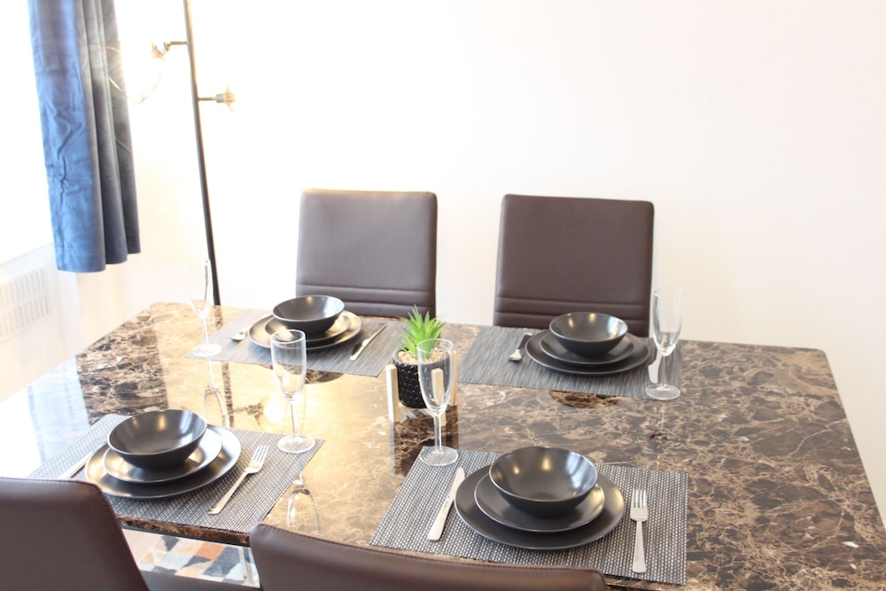6guests-parking-nearstansted-accessible view 2