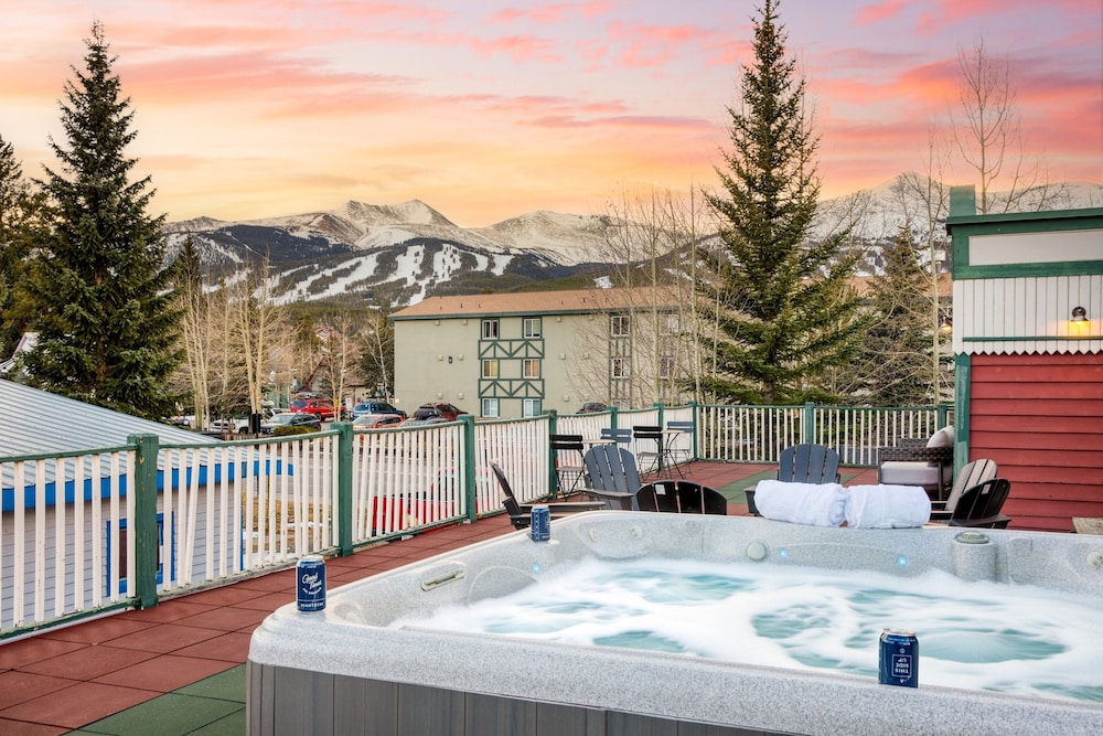 Holly by Avantstay In the Heart of Breckenridge w Hot Tub Game Room Roof Top Patio