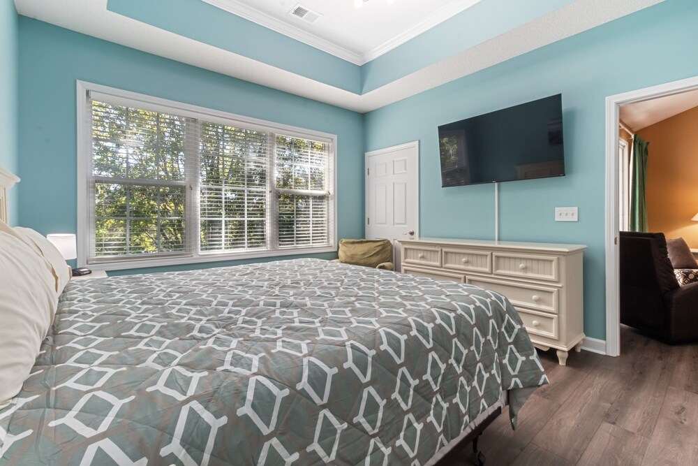 Arbor Trace #832 2 Bedroom Condo by RedAwning view 3