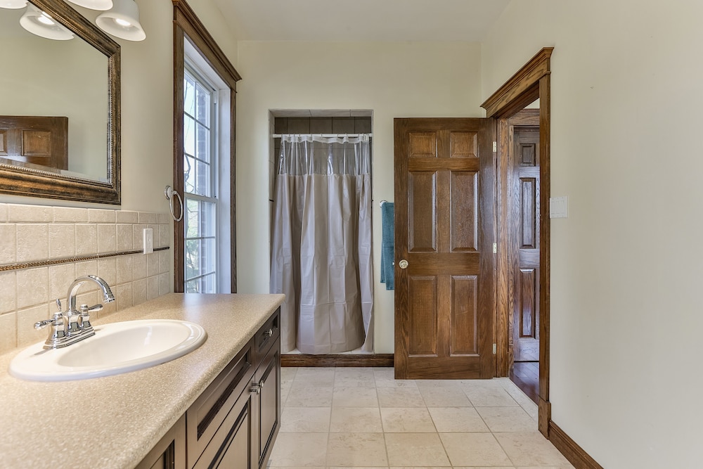 QuickStay Lake Simcoe Homestyle Cottage Private Beach