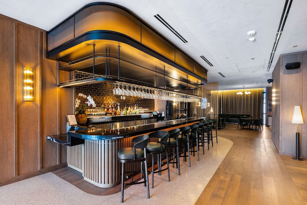 Experience Luxury & Bayfront Views