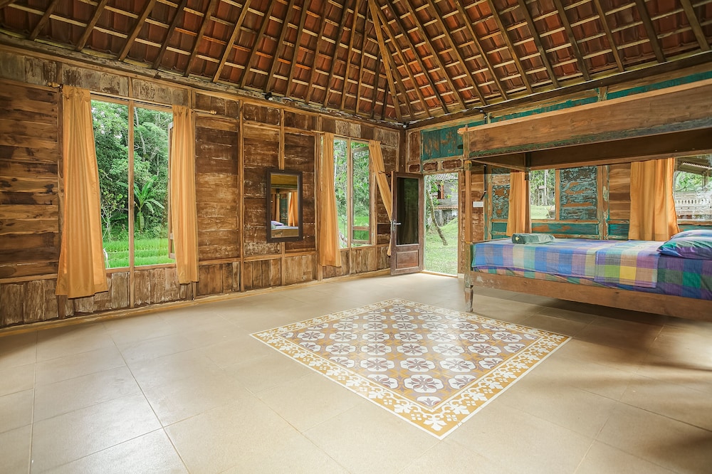 Tepi Sawah Lodge