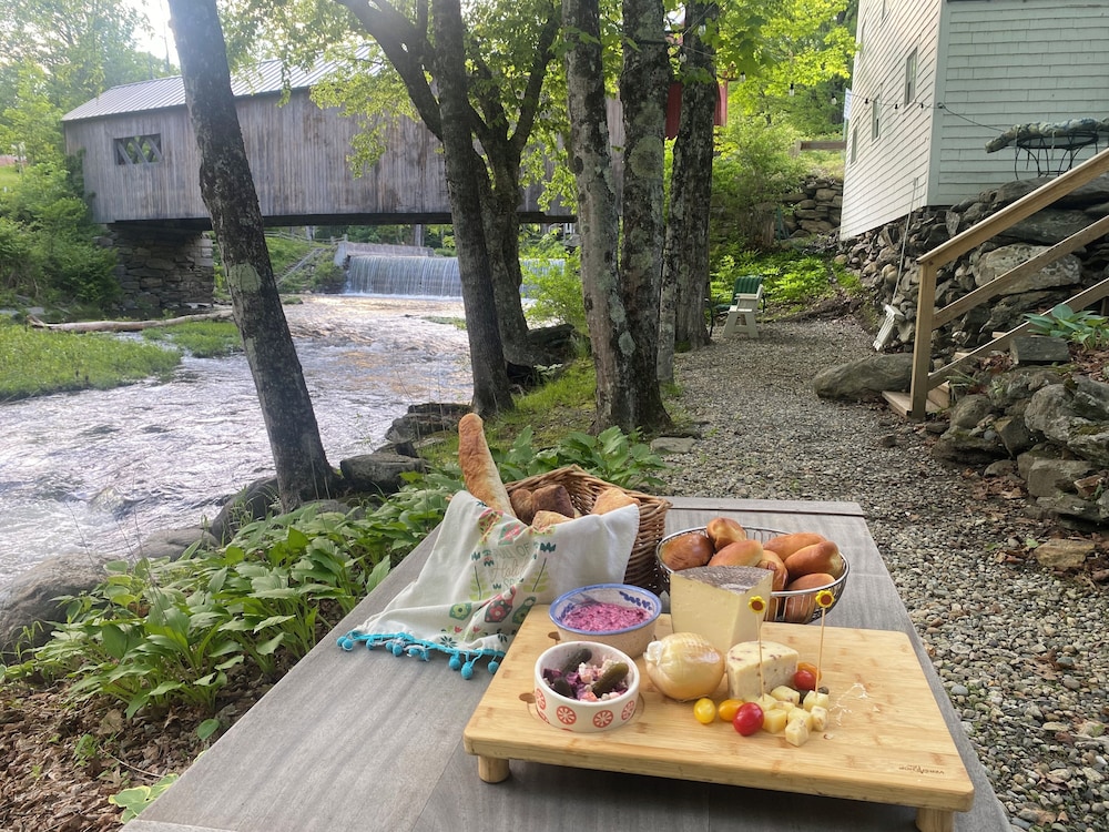 Green River Bridge Inn