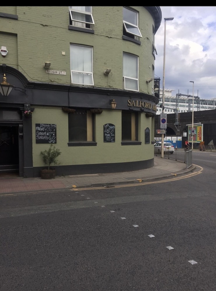 Salford Vacations - The Salford Arms Hotel - Adults Only - Property Image 1