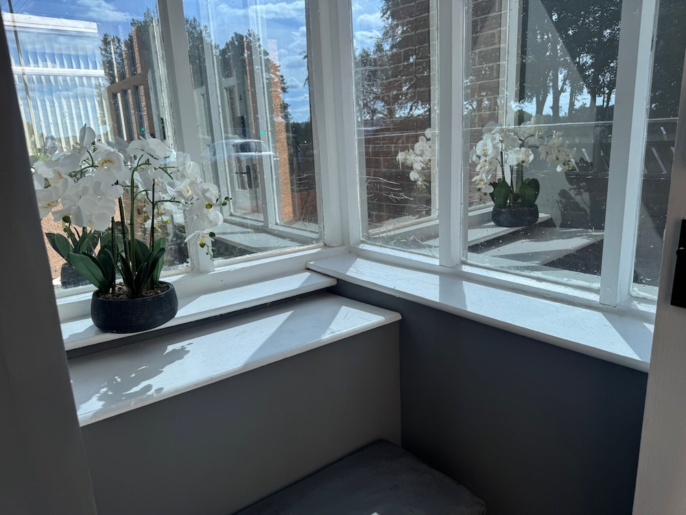 9 Guests - Free Parking - Cozy 3 Bedrooms