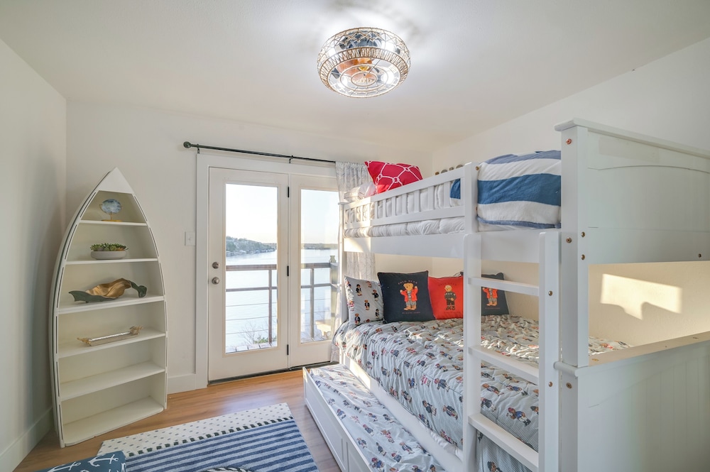 Luxe Lake Granbury Retreat: Dock, Deck & Game Room