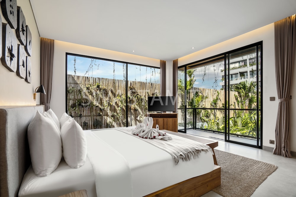 Luxury 5BR Villa, 200m to Brawah's Beach Bliss