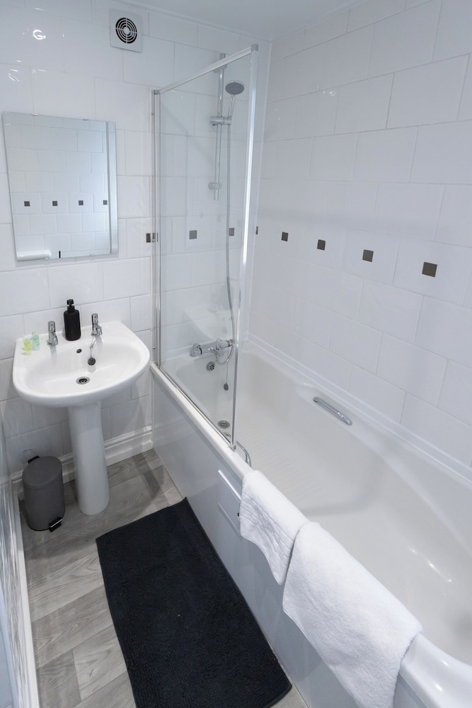 Boughton House Apartments by Guestz