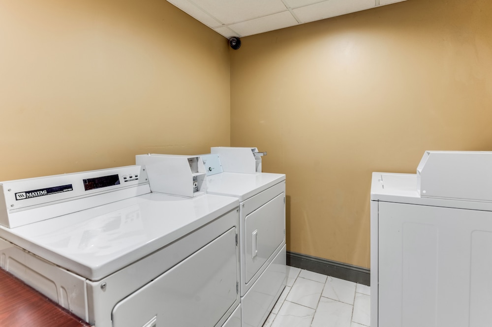 Binghamton Vacations - Econo Lodge Inn And Suites - Property Image 9