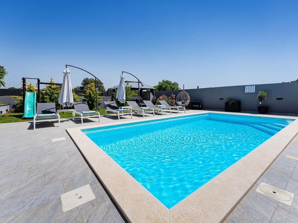 Villa Nina in Croatia Near the Adriatic Coast