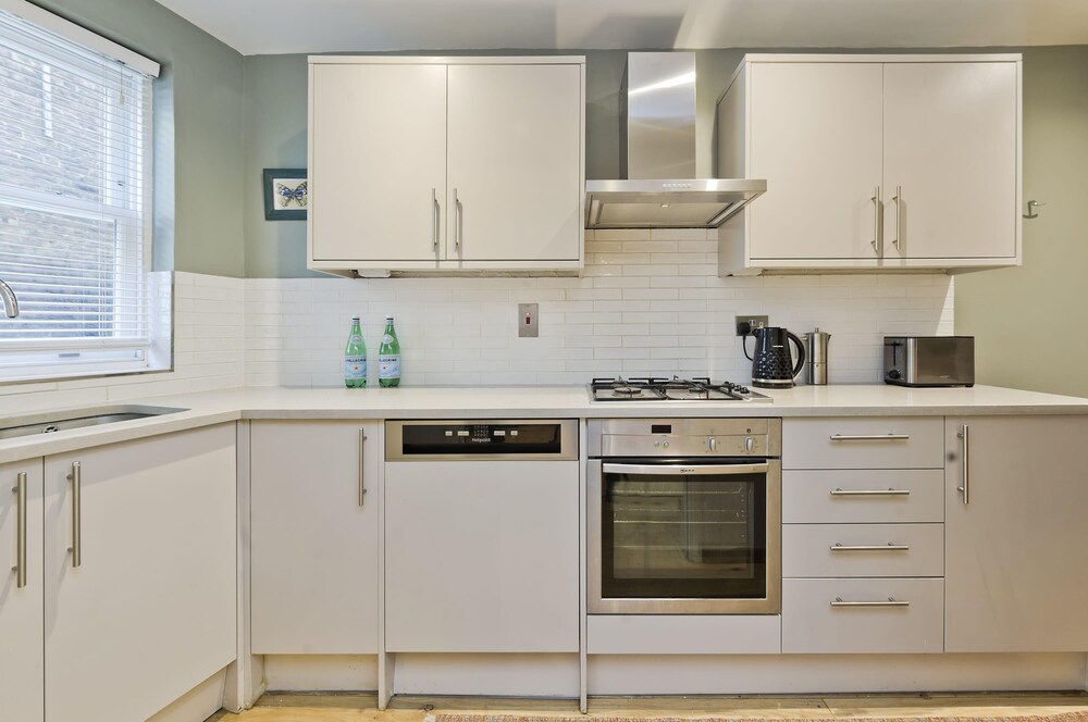Sweet Marble Arch 2 Bedroom Mews House