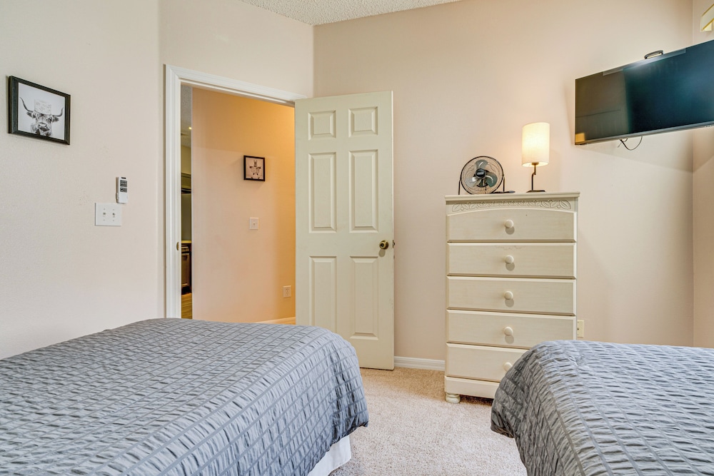 11 Mi to Disney: Home w/ Pool in Davenport!