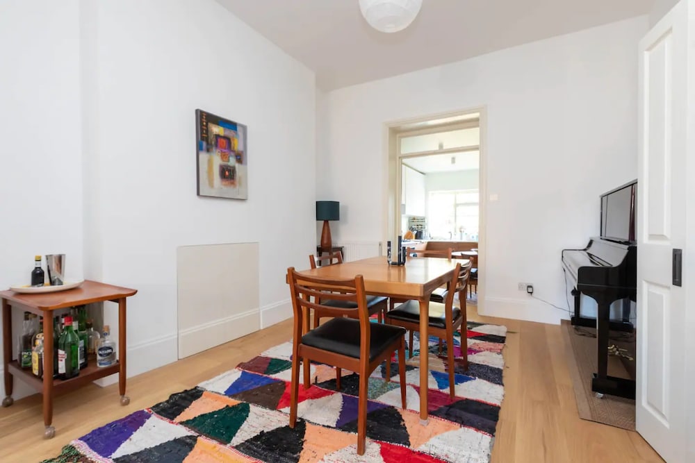 Spacious and Bright 2 Bedroom Flat in Kentish Town