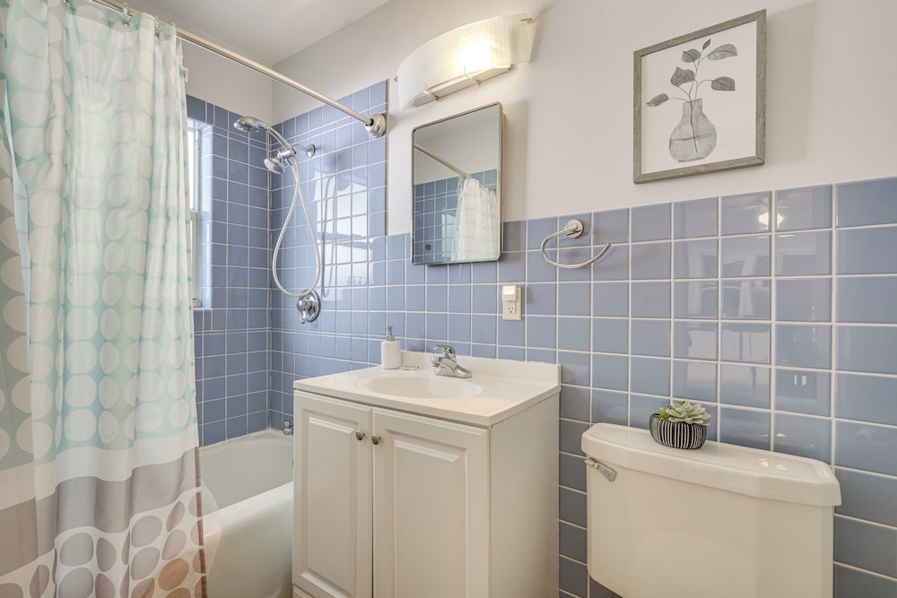 < 1 Mi to Las Olas Boulevard: Cozy Retreat w/ Yard