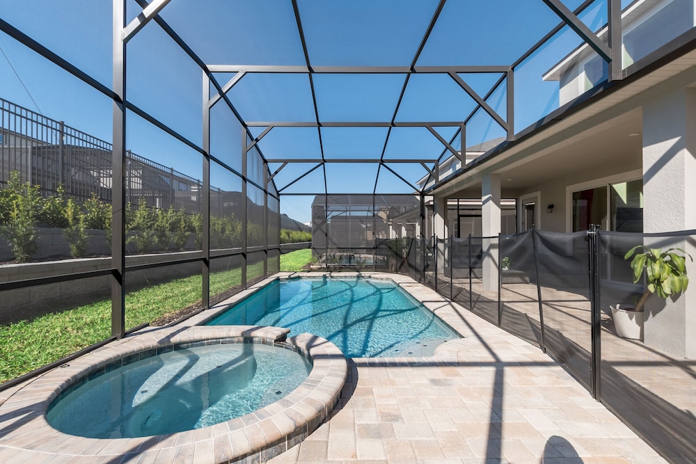 Edgy and Modern 7 Bed 5 Ba Villa Pool & Spa 1800saw - Image 3