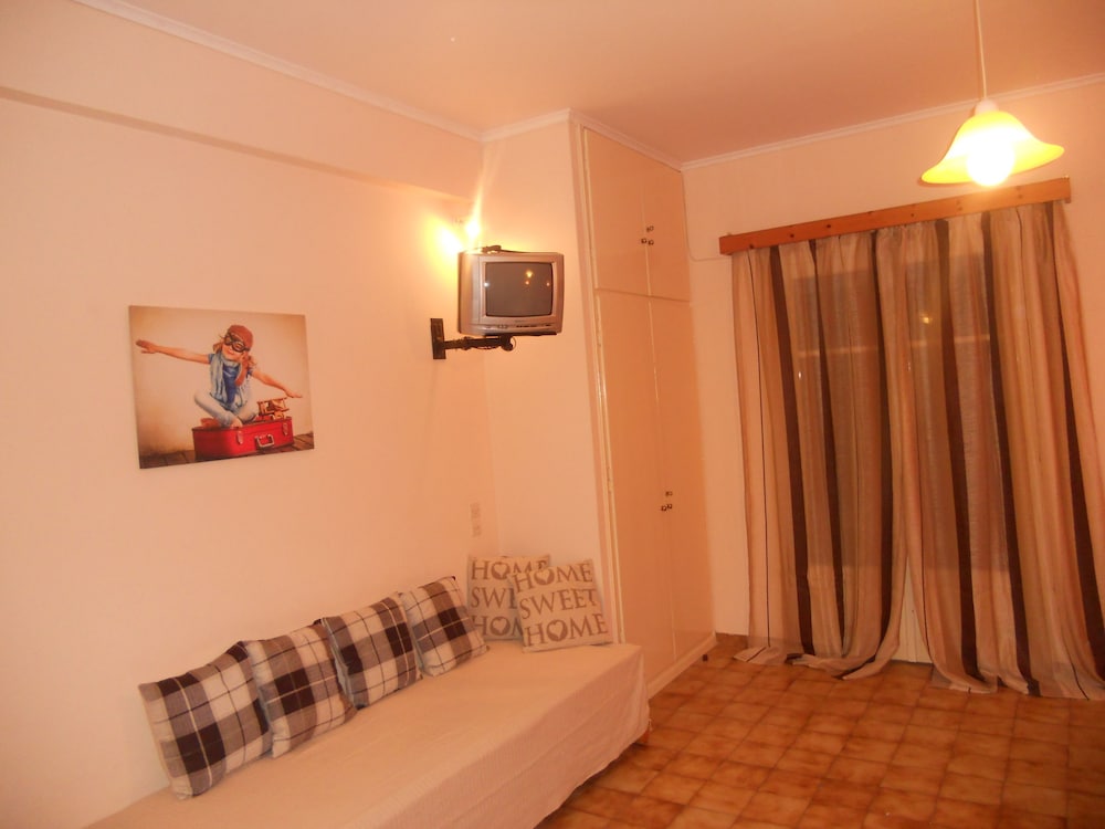 Elli Marina Studios & Apartments