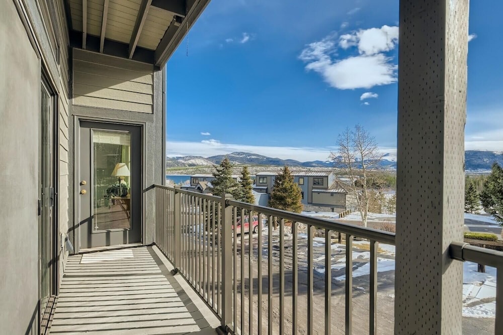 Lake Forest 201f 2 Bedroom Condo by RedAwning