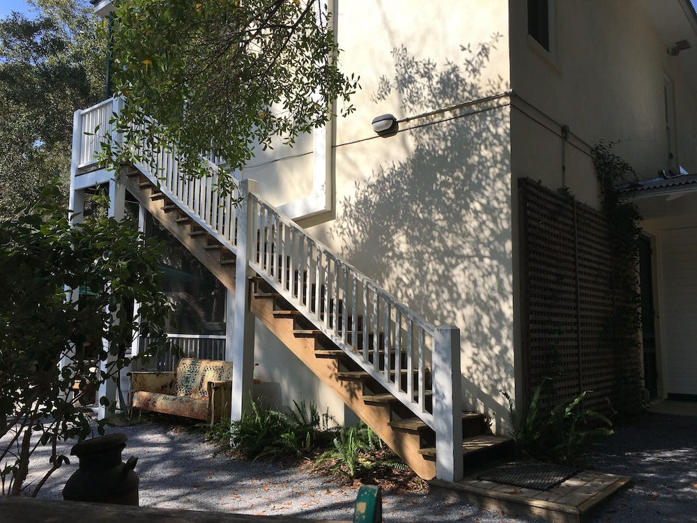 Hotel Hibiscus Coffee & Guesthouse