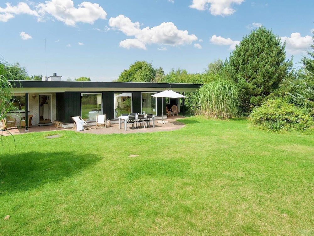 8 Person Holiday Home in Asnaes