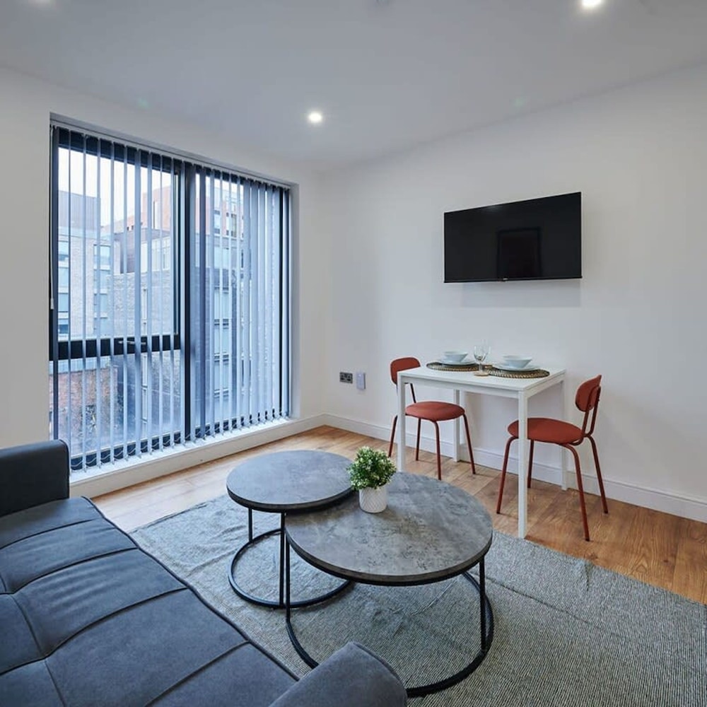 Liverpool Vacations - Host  Stay Standard Room, Sevenstay Apartments - Property Image 4