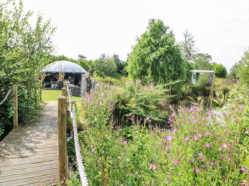 Herbie's Shepherds Hut at Shepherds Lodge