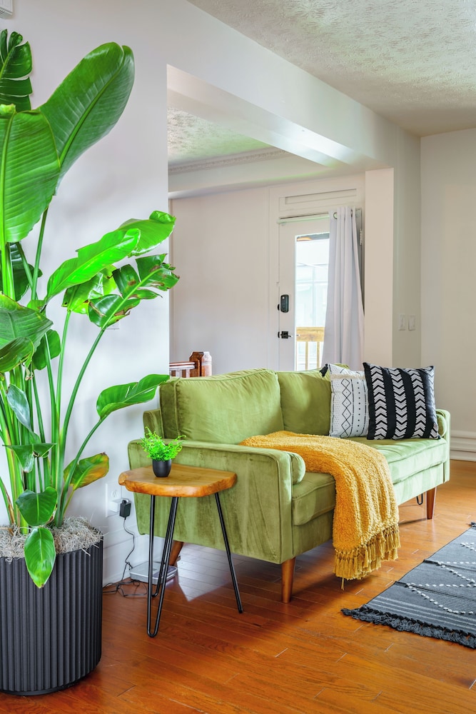 Jungle House Boutique Suites – Short North & Convention Center